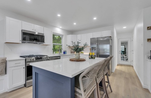 Blakeslee Casa | Modern Luxury Lakehouse with Private Lakefront View