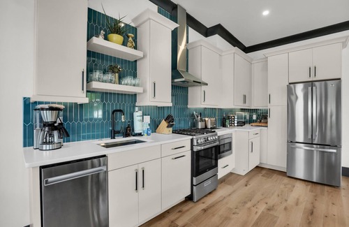 Historic District - North Casa | Modern Luxury Living in Unbeatable Location w/ Rooftop Deck by Lucky Savannah