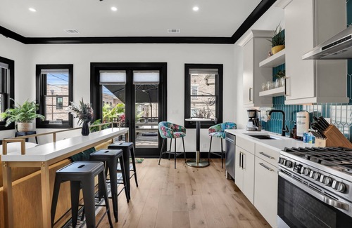 Historic District - North Casa | Modern Luxury Living in Unbeatable Location w/ Rooftop Deck by Lucky Savannah