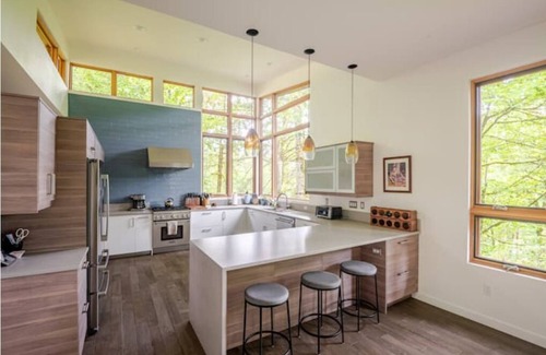 Marmot Casa | Modern Luxury Nestled in The Woods