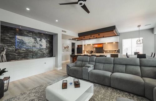 Arizona Skyline Community Casa | Modern Luxury! Only 10 min. to AZ Athletic Grounds & A+ Dining/Shopping!