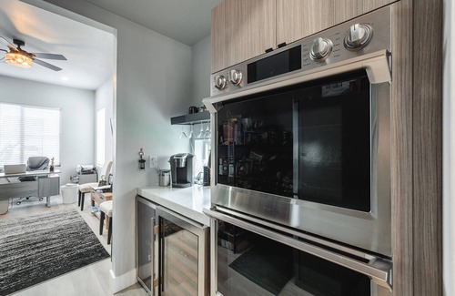 Arizona Skyline Community Casa | Modern Luxury! Only 10 min. to AZ Athletic Grounds & A+ Dining/Shopping!