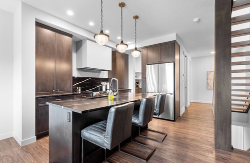 Cochrane Casa | Modern Luxury Retreat | 4BR w Hot Tub, Garage