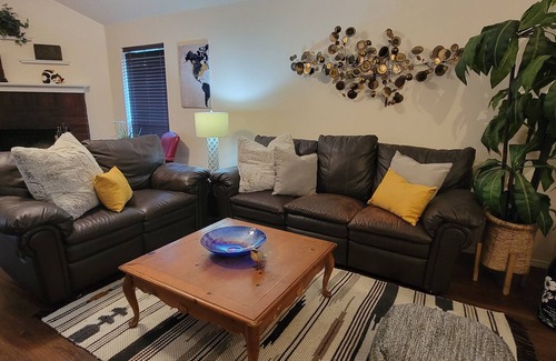 Denton Apartamento | Modern Luxury Room W/ Jacuzzi, Near TWU/UNT and Denton Square