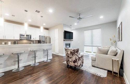Knox - Henderson Casa | Modern Luxury Townhome downtown