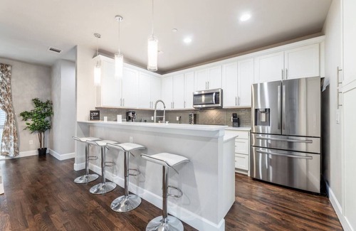 Knox - Henderson Casa | Modern Luxury Townhome downtown