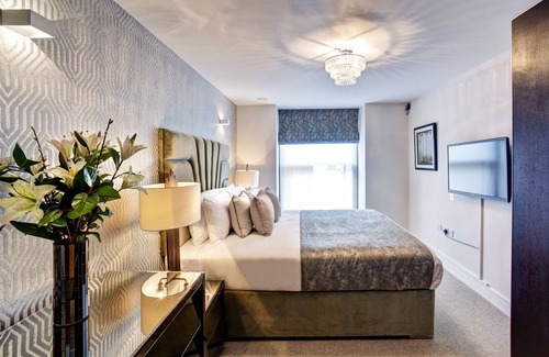 Swiss Cottage Apartamento | Modern, Luxury Two-Bed Apartment with Private Patio