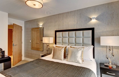 Swiss Cottage Apartamento | Modern, Luxury Two-Bed Apartment with Private Patio