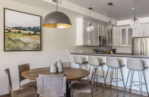 Big Sky Apartamento | Modern Luxury Two Bedroom Condo