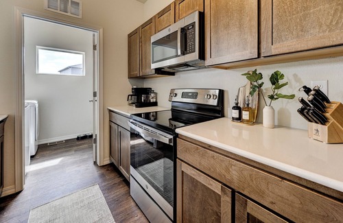 Southeast Colorado Springs Casa | Modern Luxury, Pet-Friendly w/Yard & King Bed