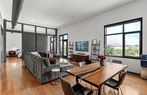 West Des Moines Condominio | Modern Luxury West Des Moines Condo