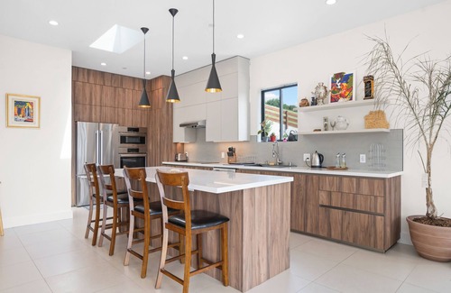 San Anselmo Casa | Modern Marin County Retreat 5BR, 4.5BA Sleeps 10 Mt. Tam Views Near SF