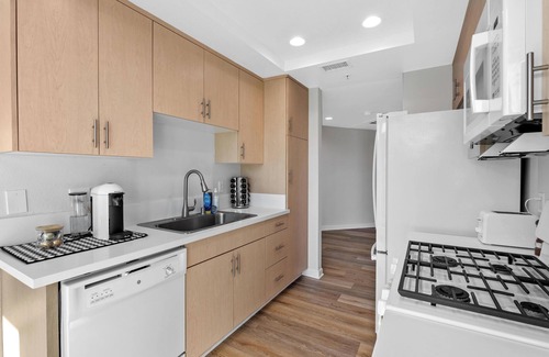 Marina del Rey Apartamento | Modern Marina: Chic Design & Coastal Comfort