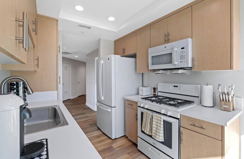 Marina del Rey Apartamento | Modern Marina: Chic Design & Coastal Comfort