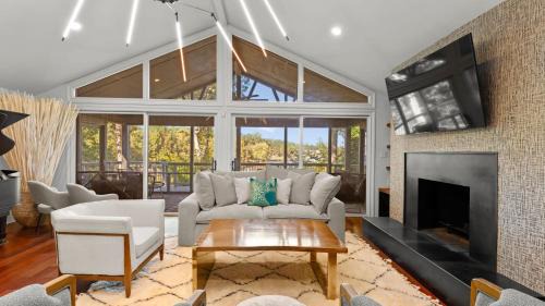 Denver Casa | Modern Masterpiece by AvantStay Waterfront Private Dock