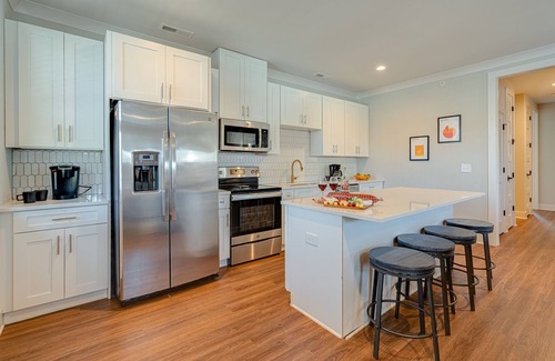 Historic Waverly Casa | Modern Melrose-Sleeps 8- Mins to downtown Broadway