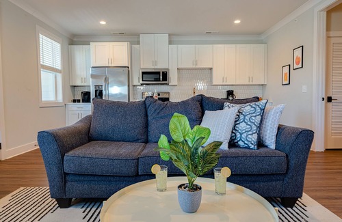 Historic Waverly Casa | Modern Melrose-Sleeps 8- Mins to downtown Broadway