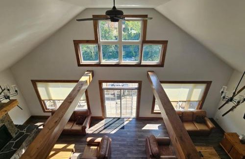 The Blue Mountains Chalet De Esquí | Modern Memories 8BR Hillside Chalet w BBQ, Laundry and 6.5WR