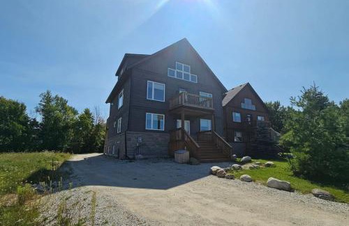 The Blue Mountains Chalet De Esquí | Modern Memories 8BR Hillside Chalet w BBQ, Laundry and 6.5WR