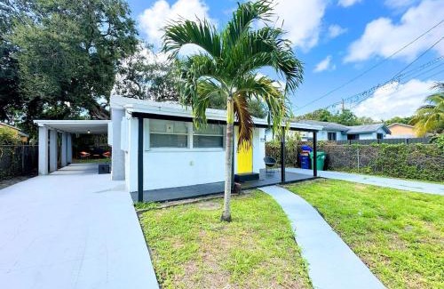 Miami Shores Casa | Modern Miami Family Cottage Beach 15 min