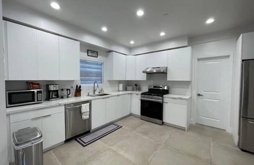 Westminster Casa | Modern Midway City Home