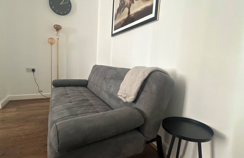 Blyth Casa | Modern Minimalist Spacious 3br Blyth Home