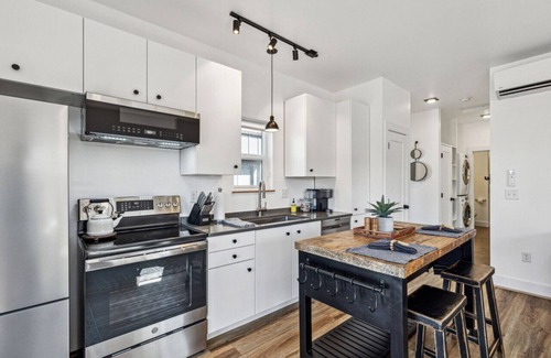 River Road Casa | * * * * *Modern Missoula Bungalow* * * * *