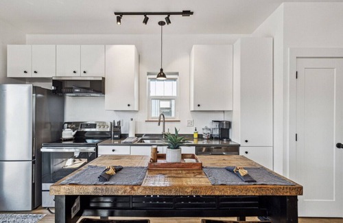 River Road Casa | * * * * *Modern Missoula Bungalow* * * * *