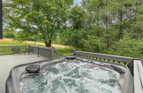 Leicester Casa | Modern Mountain Cabin by AvantStay Hot Tub