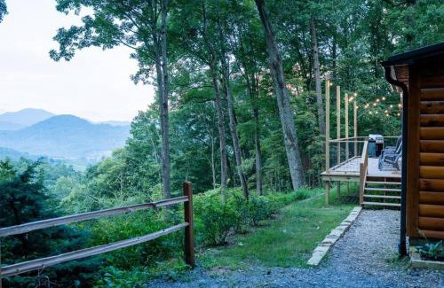 Waynesville Casa | Modern Mountain Cabin - Spectacular Views at 3100 ft