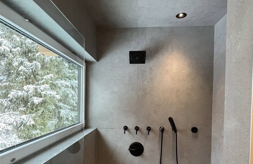 Whistler Cay Estates Casa | Modern mountain Chalet. Views, Hot Tub, Steam Room, Luxury!