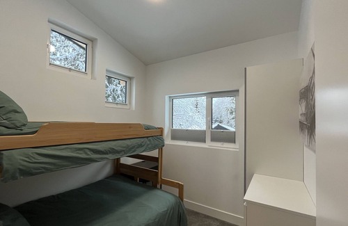 Whistler Cay Estates Casa | Modern mountain Chalet. Views, Hot Tub, Steam Room, Luxury!