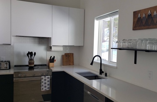 Silver Star Mountain Cama Y Desayuno | Modern Mountain Escape BnB Near Silver Star Mountain Ski Resort & Sovereign Lk