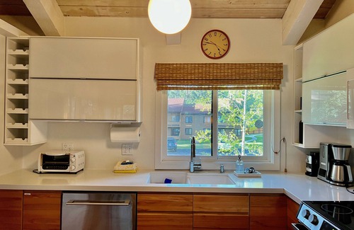 Mammoth Lakes Condominio | Montaña moderna Get-Away-Wildflower 1 BR + Condominio Loft / 2 BA