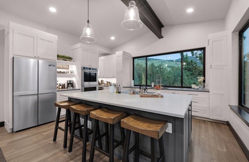 Cripple Creek Casa | Modern Mountain Retreat with Sauna and Spectacular views.