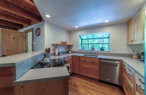 Mammoth Lakes Casa | Modern Mountain Townhome, Views, Pool & Spa 581