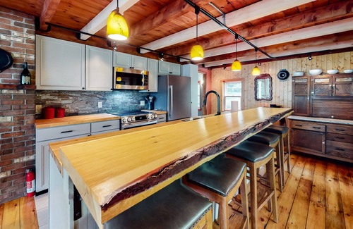 Eastern Vermont Casa | Modern mountain view cottage with full kitchen, W/D, firepit, & fast WiFi