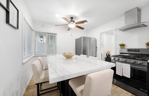 Lompoc Casa | Modern Mountain View home