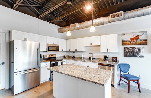 Nashville Condominio | Modern Nashville Condo: 5 Mi to Downtown!
