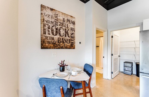 Nashville Condominio | Modern Nashville Condo: 5 Mi to Downtown!