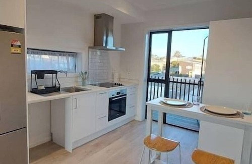 Northcote Apartamento | Modern near parks, shopping, and dining. family-ready!