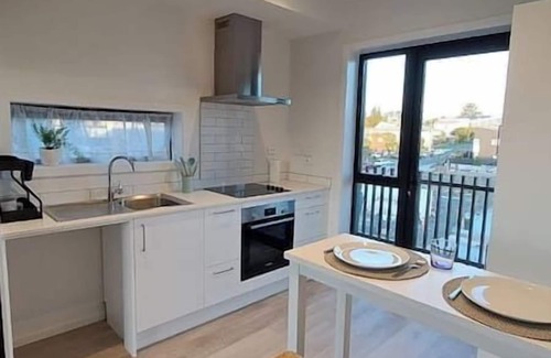 Northcote Apartamento | Modern near parks, shopping, and dining. family-ready!