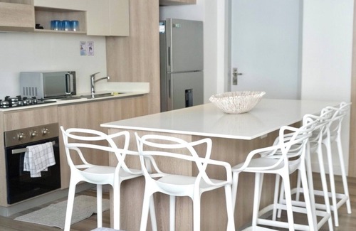 Punta Hansa Apartamento | Modern new 3 bedroom apartment 5min walk to beachl/shops/restaurants