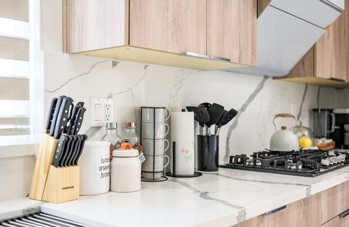 Mount Wilson Casa | Modern New 3B Home Fully Stocked Cozy Sunlight