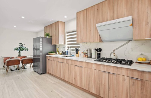 Mount Wilson Casa | Modern New 3B Home Fully Stocked Cozy Sunlight