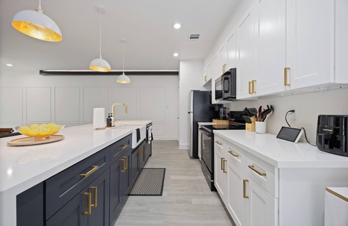 Northside Casa | Modern NEW 3BR Home w/Garage & Big Backyard