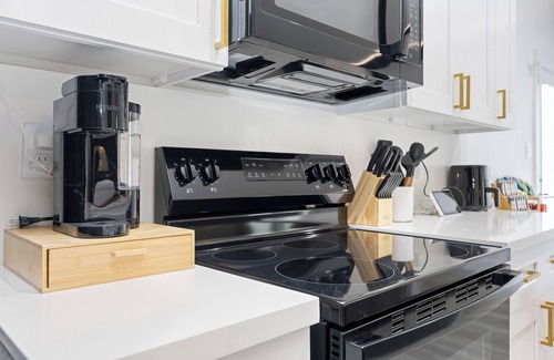 Northside Casa | Modern NEW 3BR Home w/Garage & Big Backyard