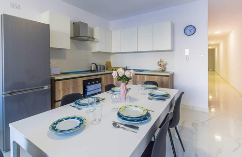 Qawra Apartamento | Modern New Apartment 3Bdr 2 Bth