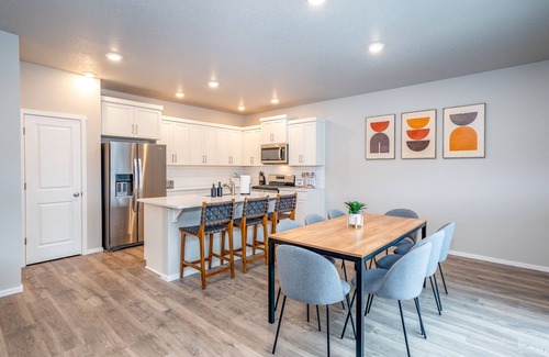 Old Farm District Casa | Modern New Construction, Work From Home, Families Welcome, Hikes, Rivers, Parks