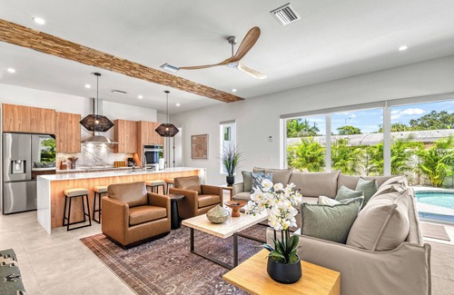 Arlington Park Casa | Modern New Home - Private Pool, Spa, Rooftop Deck, Game Room, & More!